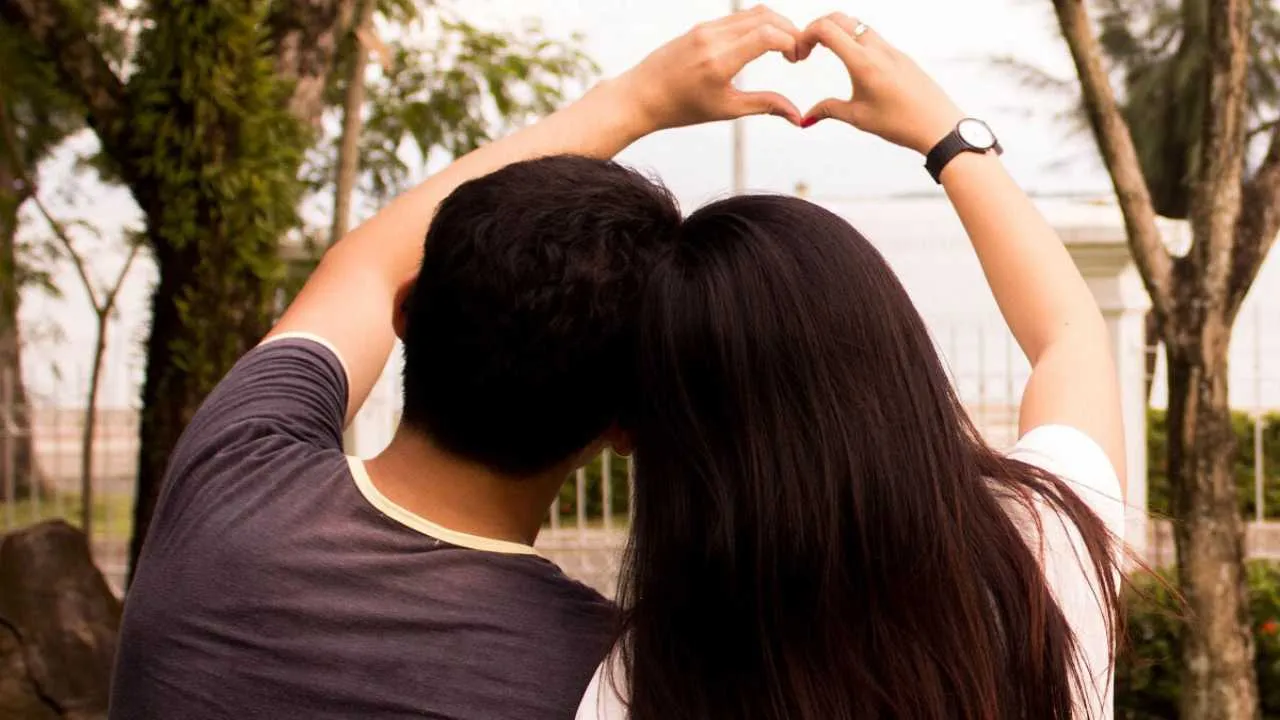 40 Cute Love Status to Impress Your Girlfriend love status for girlfriend